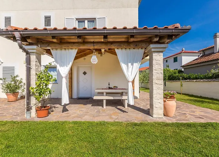 Antonella Pensión Malinska