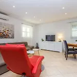 Antonella ゲストハウス 4*
